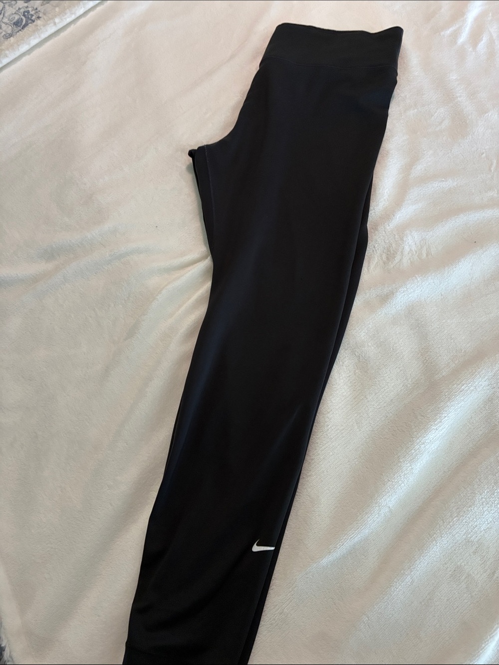 Nike Womenโs Black High-Waist Bike pants